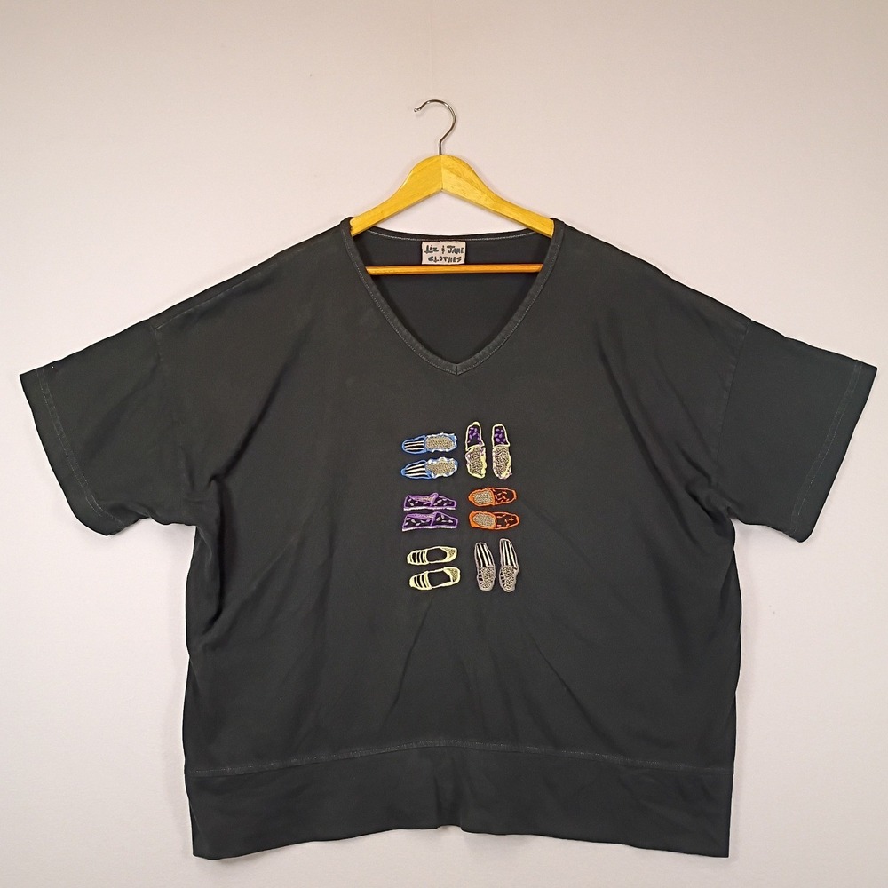 Art to Wear Liz & Jane Womens OS Black Embroidered Shoe Graphic V-Neck Tee
